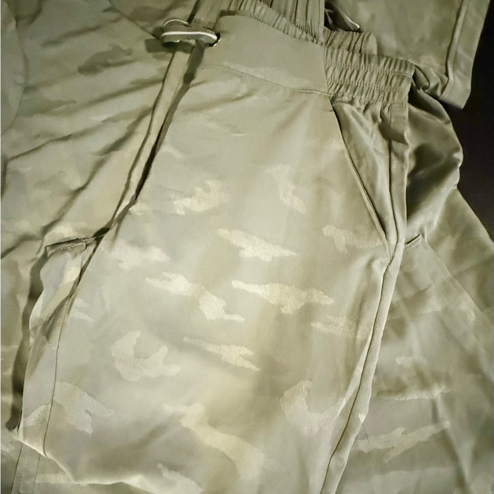 SCRUB SET: Healing Hands Camouflage Jogger Pants & Top - never worn